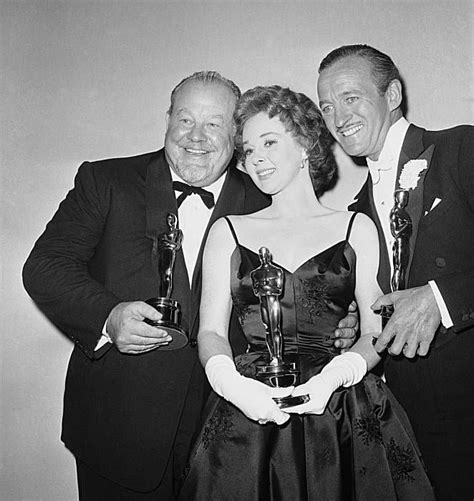 Vintage Photos Show Classic Hollywood Stars At The Oscars Artofit