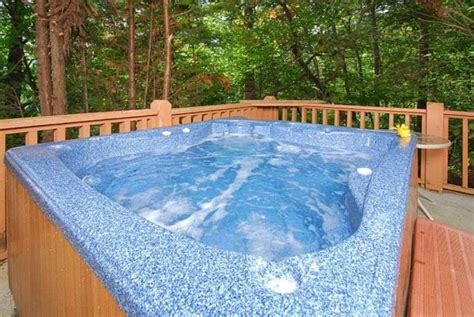5 Perks Of Staying In Gatlinburg Cabins With A Hot Tub