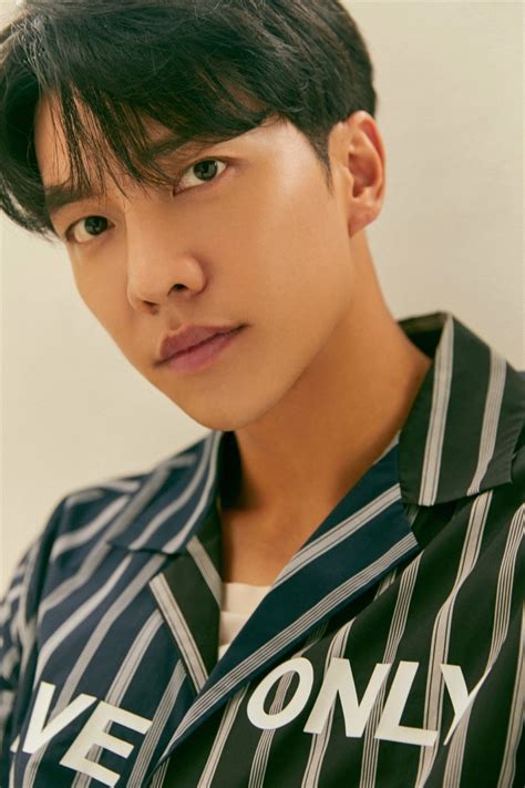 Congratulations to both lee seung gi (이승기) and lee da in (이다인). INTERVIEW Lee Seung-gi shares intimate encounters with ...