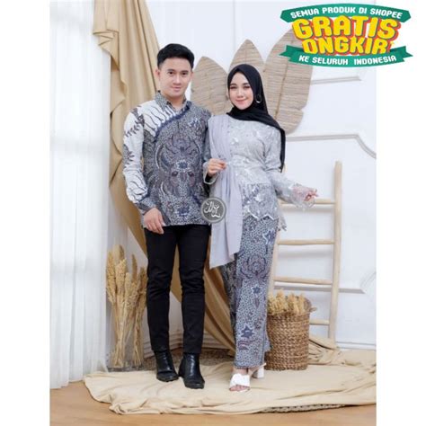 Undangan pesta pernikahan teman dan keluarga mulai berdatangan silih berganti. Baju Couple Kondangan Kekinian 2021 - Dress Anak Perempuan ...