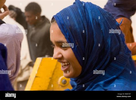 Tuareg Nomad Girl Hi Res Stock Photography And Images Alamy
