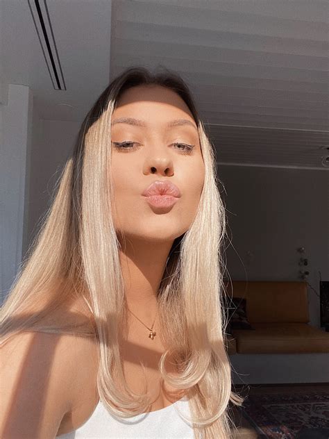 Aleksandraryd On Instagram Kissy Face Instagram Liv