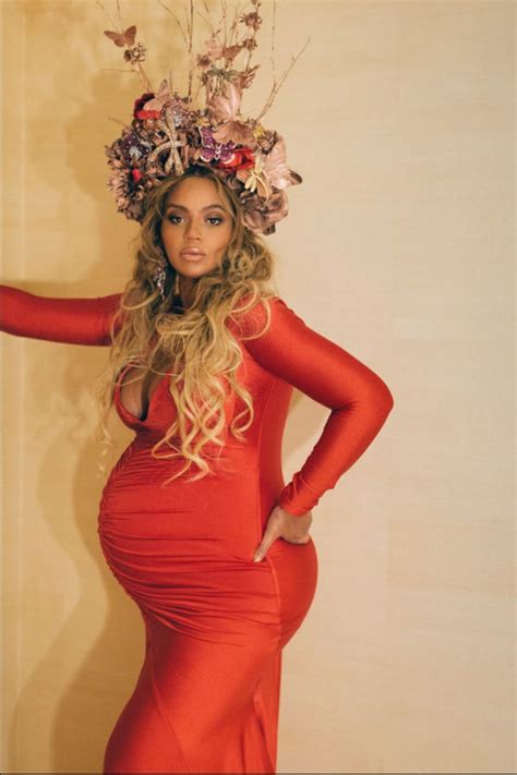 Beyoncés Latest Look Is A Pregnancy Flashback