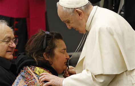 Pope Francis We Idolize Youth But Being Old Is ‘just As Important’ America Magazine