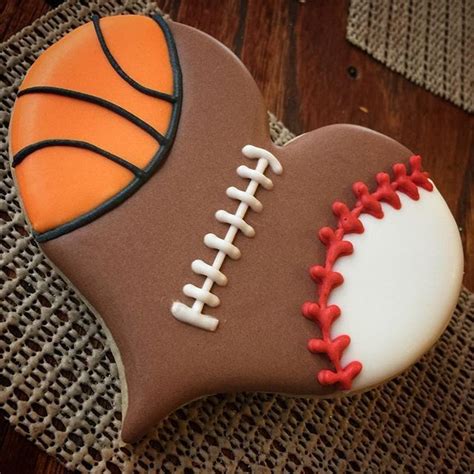 I know football cookies are nothing new to the cookie world and you've probably seen at least 100 different designs of them already; 262 best Sport designs Decorated Cookies and Cake Pops ...