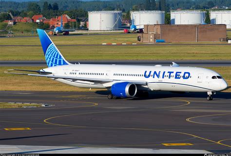 N United Airlines Boeing Dreamliner Photo By Kris Van Free