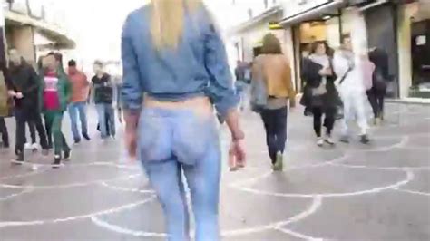 Elle Se Balade Cul Nu Dans La Rue HD YouTube