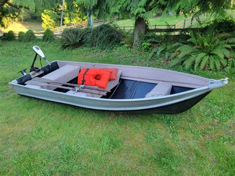 12 Aluminum Smokercraft Boat With 44lb Thrust Minnkota Electric Motor