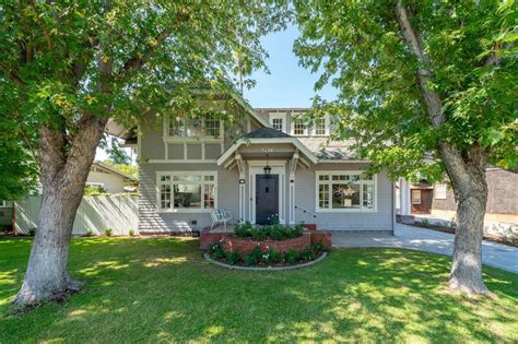 Authentic handiwork craftsman homes are easily recognizable thanks to their striking features. Gorgeous all-American Craftsman homes for sale | loveproperty.com