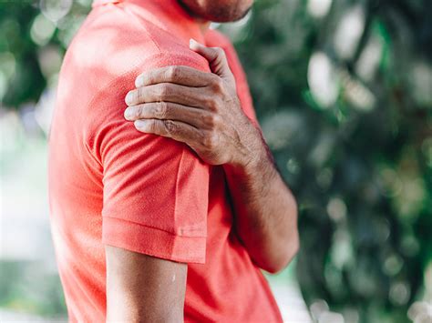Numbness in right arm: Causes, symptoms, and treatment