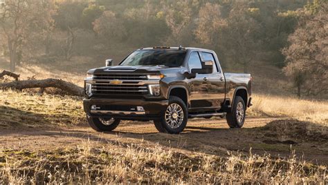 2020 Chevy Silverado Hd Can Tow Up To 35500 Lbs And Gets A New 66l V8