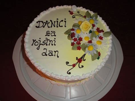 Torta Za Rojstni Dan Okrašena S Smetano Povečava