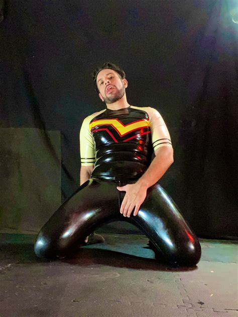Rubber Fenix On Twitter Crawl To Me And Lick It All Slave Gmtvoxbldb Twitter