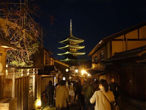 Kyotos Higashiyama Hanatouro Light Up Is The Best Time To Visit