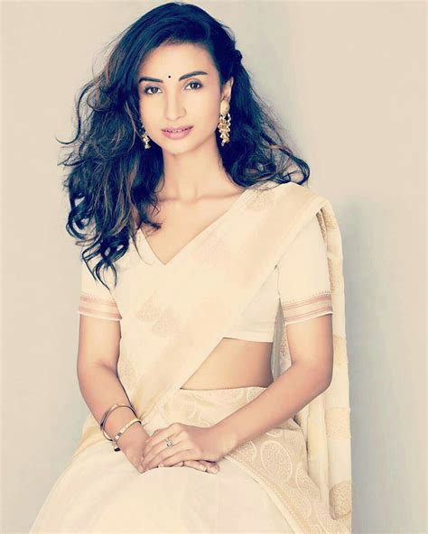 Bollywood Actress hot photos in saree hd wallpapers