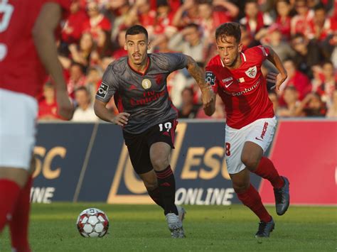 Benfica will play against sporting in another promising game of the ongoing primeira liga's tournament., after its previous. Sporting Benfica Online / Assistir Campeonato Portugues Ao ...