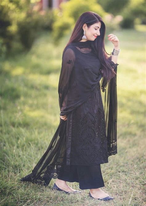 Pin By Sanam Khan On Maha Wajahat And Hira Anwar Black Pakistani Dress Indian Fashion Dresses