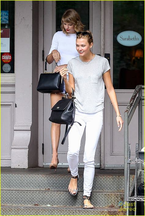 Full Sized Photo Of Karlie Kloss Nyc Subway Lunch With Taylor Swift 10