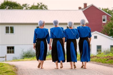 Barefoot Women Pictures Women Amish Amish Culture