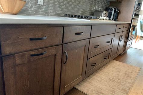 Replacing just your cabinet doors and drawer fronts is a much cheaper and more efficient option for refreshing the look of your kitchen or bath. Cost to Replace Kitchen Cabinet Doors in 2021 - Inch ...