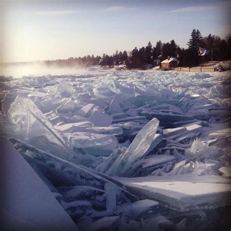 30 Stunning Photos Of Frozen Lakes Oceans And Waterfalls