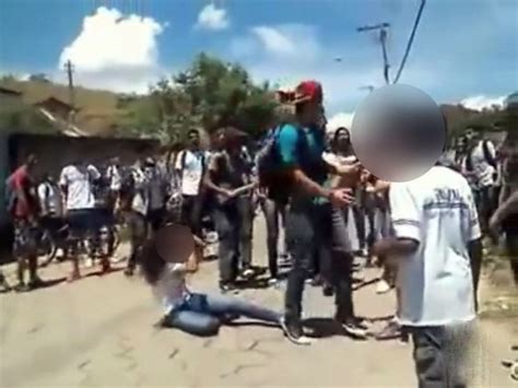 G1 Vídeo Mostra Briga Entre Meninas Em Porta De Escola Em São