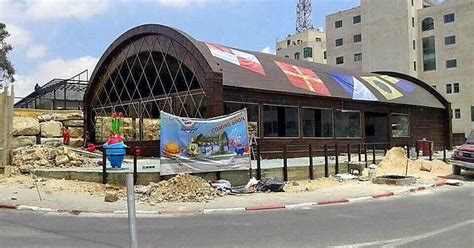They Are Building A Real Life Krusty Krab In Palestine Imgur