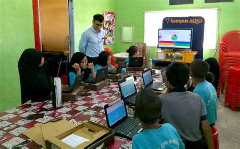 The best way to play is to deploy yourself in a 4v4 multiplayer battle where you and your team must defeat the opposing team. Kahoot! challenges help schools in Malaysia connect