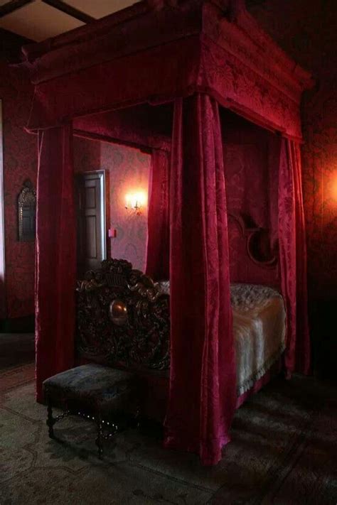 Love This Romantic Gothic Bed Bedroom Design Gothic Bedroom Bedroom Red