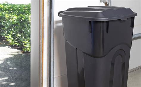 United Solutions 32 Gallon Outdoor Waste Garbage Bin With