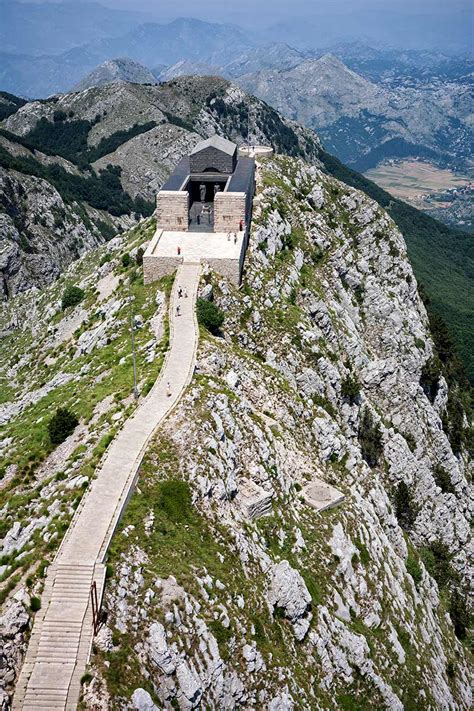 It is bounded by the adriatic sea and croatia (southwest), . Imprescindibles de Montenegro, el Mediterráneo más bello ...