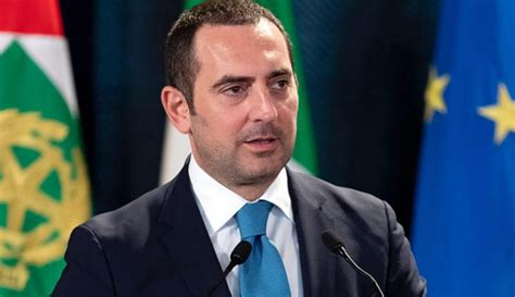 E i centri commerciali riapronmo anche durante i. Palestre e piscine, il ministro Spadafora: «Riaperture ...