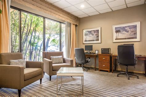 El holiday inn express hotel & suites hermosa beach ofrece habitaciones con muebles de madera oscura, microondas, nevera, tv por cable, cafetera y utensilios de planchado. Discount Coupon for Quality Inn and Suites Hermosa Beach ...