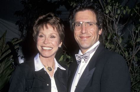 Mary Tyler Moores Husband Dr S Robert Levine Breaks His Silence On Her Death