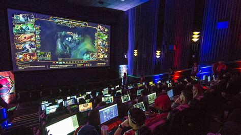 Known as hollywood 20 cinema, come visit us in bartlett, tn! Movie Theaters Find New Life as E-Sports Arenas ...