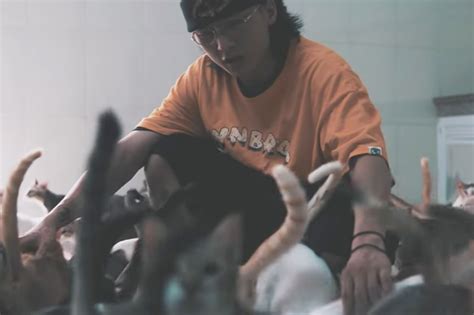 Video Rapper Datmaniac Features Cat Shelter In May Con Meo Music