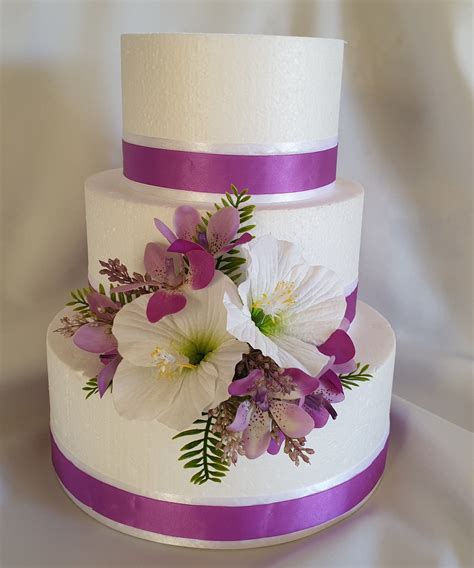 How To Put Silk Flowers On A Wedding Cake Jamie Sherburne Torta Nuziale