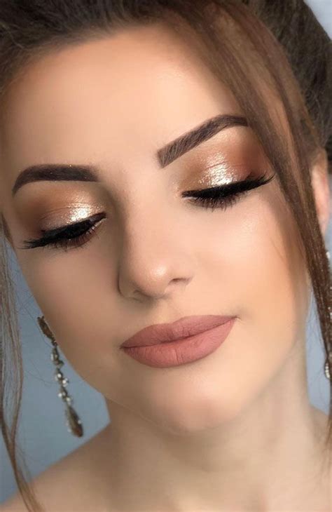 beautiful makeup ideas that are absolutely worth copying soft peach gold tones maquilhagem