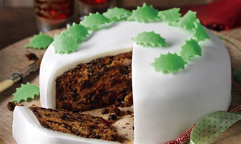 She knows what she's talking. Mary Berry's classic rich Christmas cake recipe | HELLO!