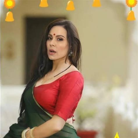 Crazy On Twitter Kendralust One Of The Favourite Pron Star In Saree