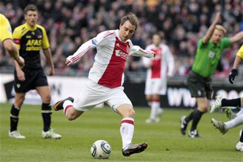 Siden årsskiftet 2010/11 har christian eriksen trænet fast med. Christian Eriksen : Ajax Amsterdam - Soccer Series Wallpapers