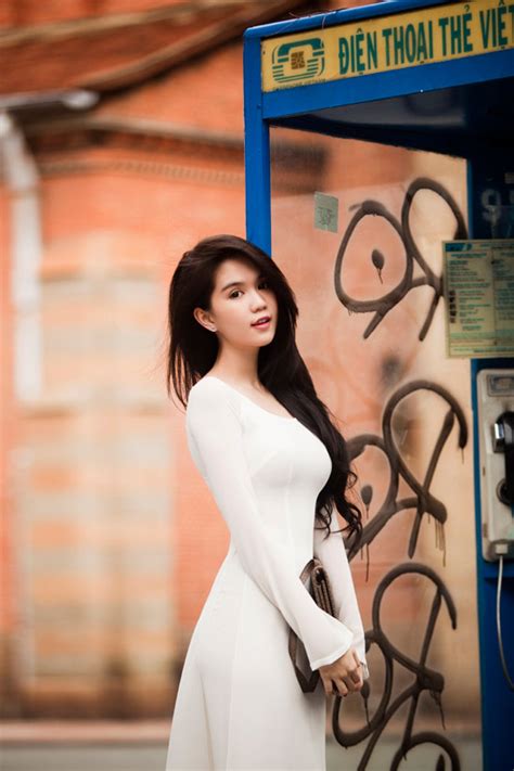 Ngoc Trinh In Traditional Vietnam Dress Sexy Girl Viet Nam Bikini