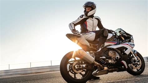 Bmw S1000rr Price Specs Top Speed And Mileage In India