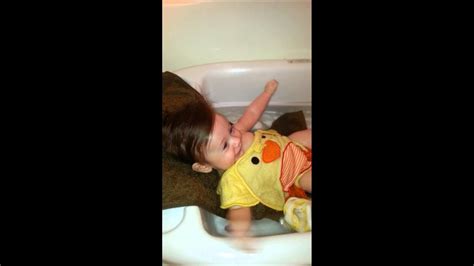 Youtube Baby Bathtub Laughing Dachshund Baby Laughing At Dachshund