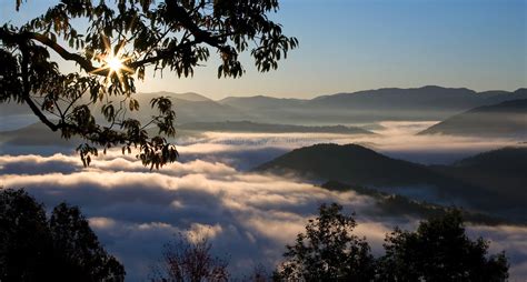 Brilliant Foggy Dawn Smoky Mountains At Sunrise Matt Tilghman