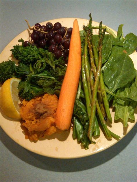 You want a meal that meets everyone's expectations for taste, while still being healthy. This Is Why You're Thin!: A Simple, Healthy Dinner Plate