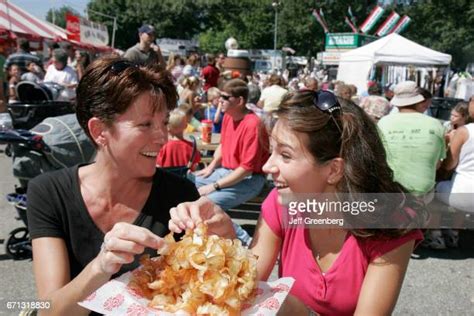 Mom Eating Chips Fotografías E Imágenes De Stock Getty Images