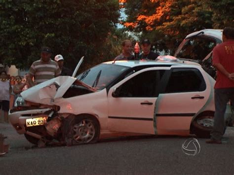 G1 Jovem Fura Barreira Policial Bate Carro Em Poste E Morre Em