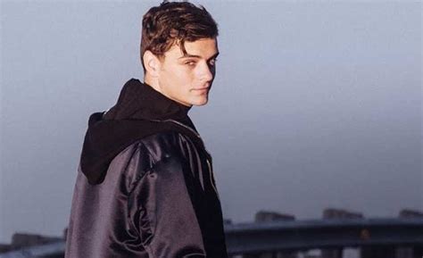 You'll find martin garrix at every festival worth attending this next year; Martin Garrix e karetus na Galp Beach Party em 2021 - Glam Magazine
