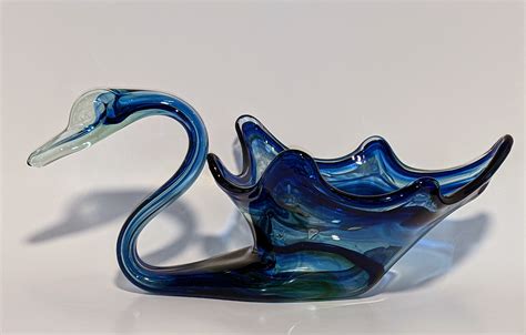 Is This Glass Swan Sooner Glass And What Is Its Value Measures 6